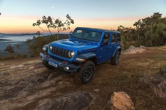 Novos Jeep® Wrangler e Gladiator desembarcam no Brasil Novos Jeep® Wrangler e Gladiator desembarcam no Brasil
